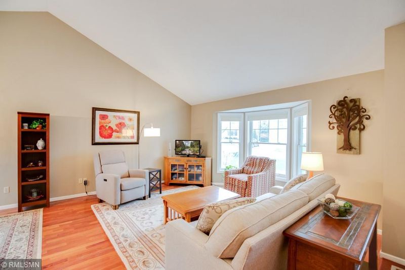 721 Havenhill Rd, Eagan, MN 55123