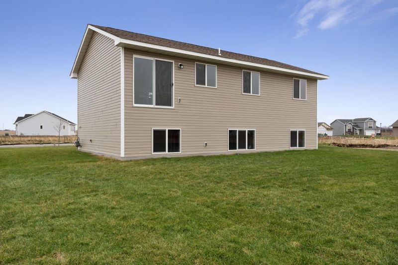 8608 Ebersole Ave NE, Monticello, MN 55362