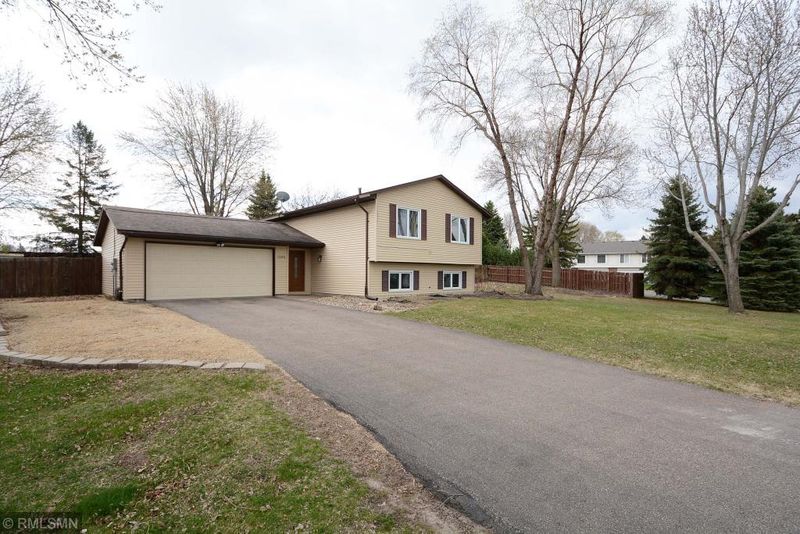1300 W 140th St, Burnsville, MN 55337