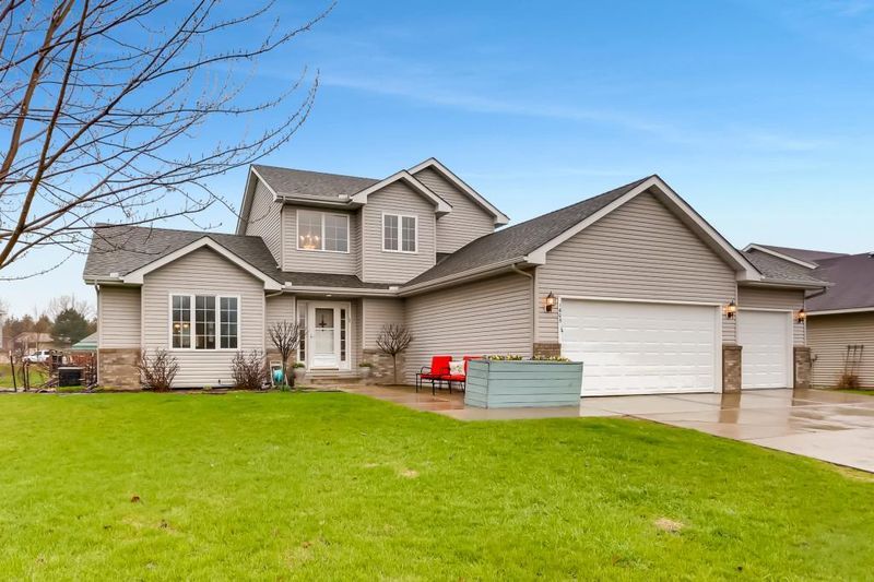 1605 Maple Ave, Buffalo, MN 55313