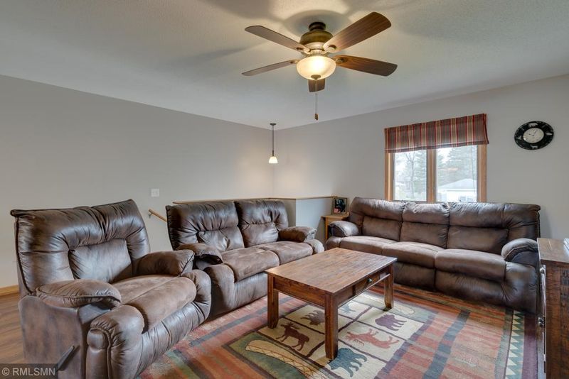 505 Turner Dr, Henderson, MN 56044