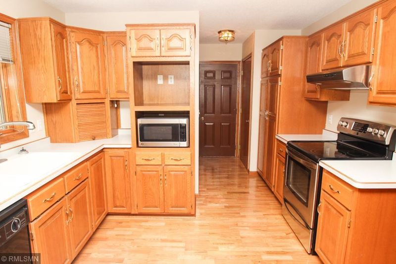 213 Meadowlark Ln SW, Melrose, MN 56352