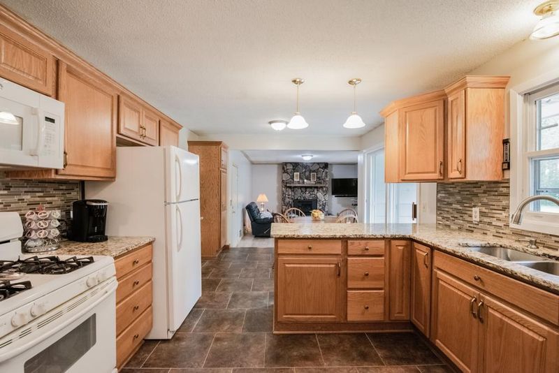 8330 59th St N, Lake Elmo, MN 55042