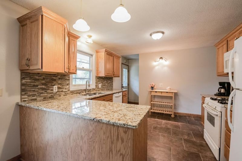 8330 59th St N, Lake Elmo, MN 55042