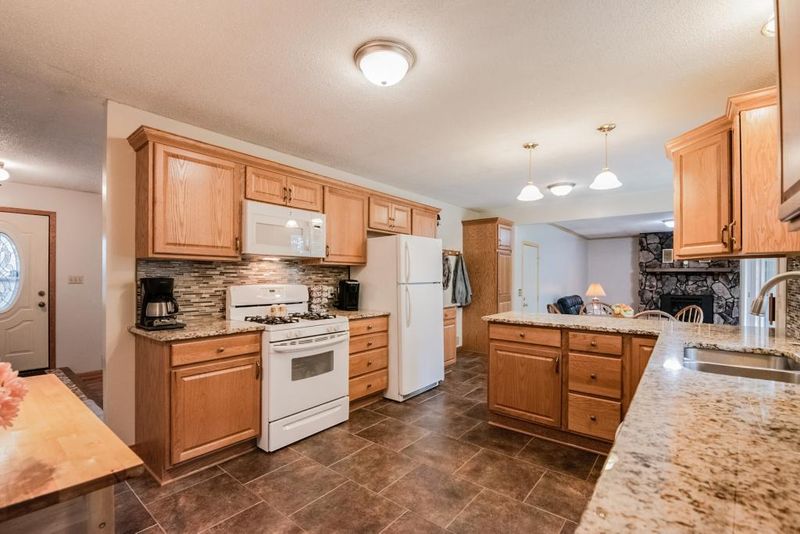 8330 59th St N, Lake Elmo, MN 55042