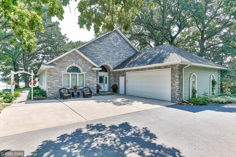 9299 Jasper Ct, Chisago City, MN 55013