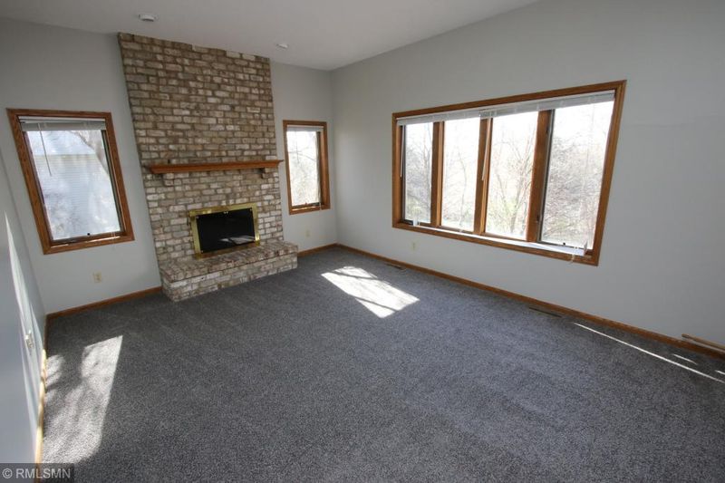 2316 Wallingford Ln, Woodbury, MN 55125