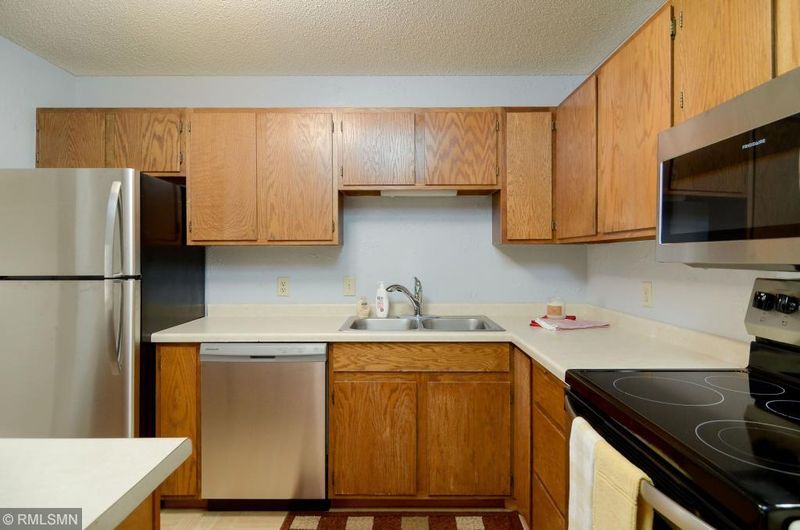5643 Green Circle Dr #215, Minnetonka, MN 55343