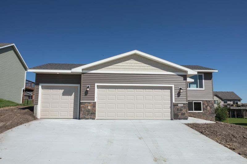 233 Keystone Dr, Pine Island, MN 55963