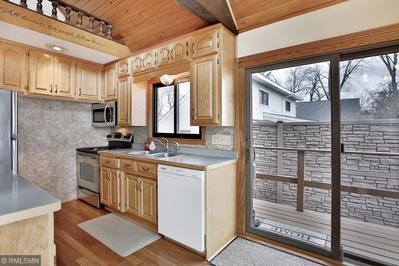 27603 Jonquil Dr, Chisago City, MN 55013