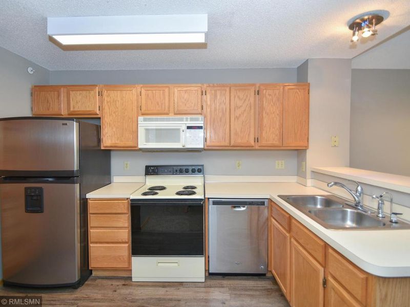 2225 Ranchview Ln N #6, Plymouth, MN 55447