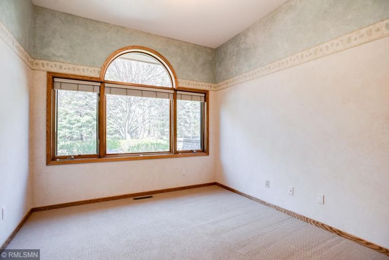 8808 Hunters Way, Apple Valley, MN 55124