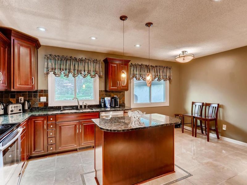 1417 W 102nd St, Bloomington, MN 55431