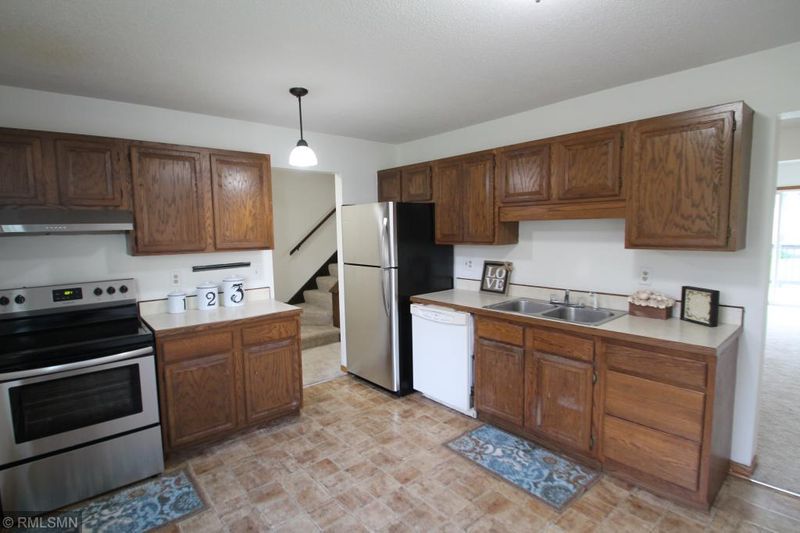 2367 Dorland Ct E, Maplewood, MN 55119