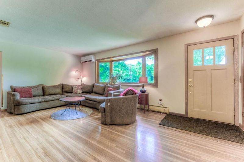 23290 Park St, Excelsior, MN 55331