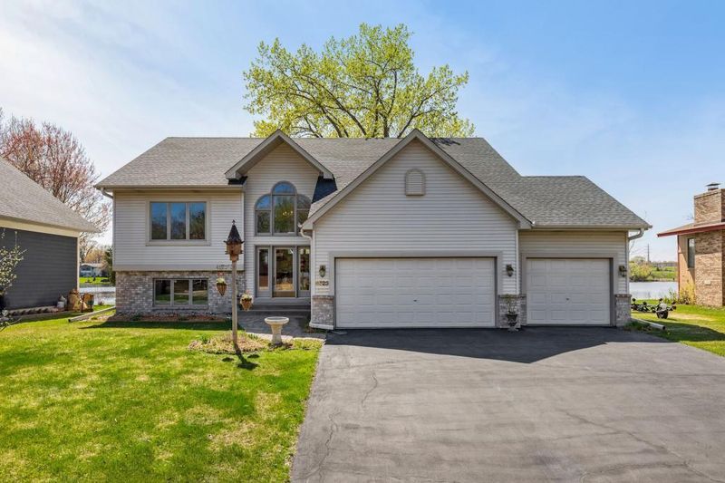 4523 Robin Cir N, Robbinsdale, MN 55422