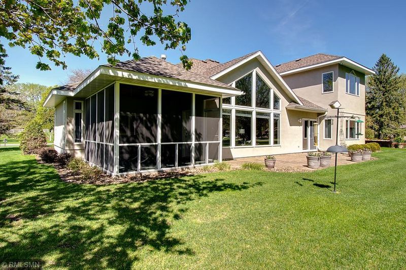 305 Columbus Ave S, New Prague, MN 56071