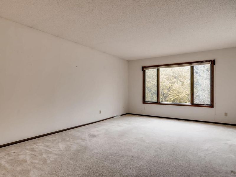 3570 Montmorency St, Vadnais Heights, MN 55110