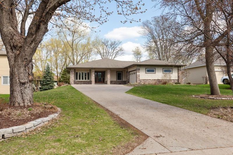 1851 Saint Johns Dr, Woodbury, MN 55129
