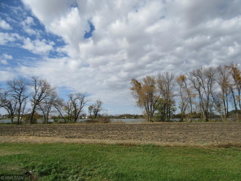 740 W Lake St, Avoca, MN 56114