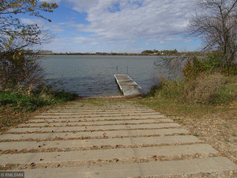 760 W Lake St, Avoca, MN 56114