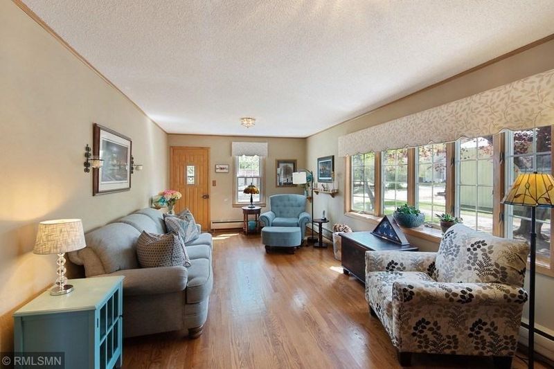 3824 Foss Rd, Saint Anthony, MN 55421