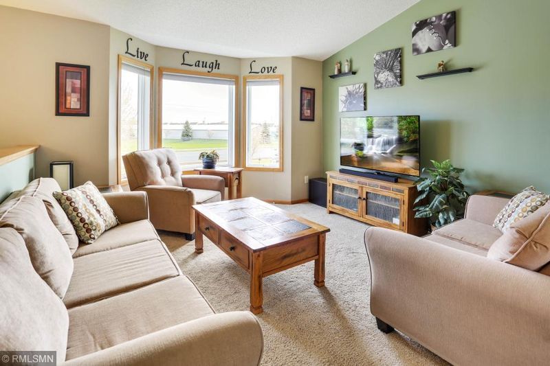 1960 Eagle Creek Blvd, Shakopee, MN 55379
