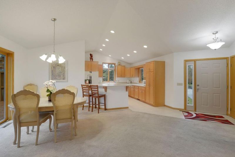 7004 Sandy Hook Cir, Chanhassen, MN 55317
