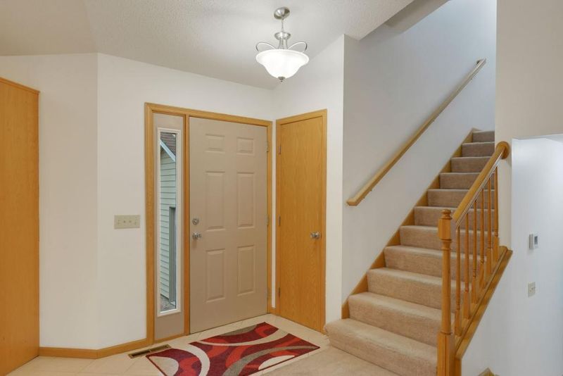 7004 Sandy Hook Cir, Chanhassen, MN 55317
