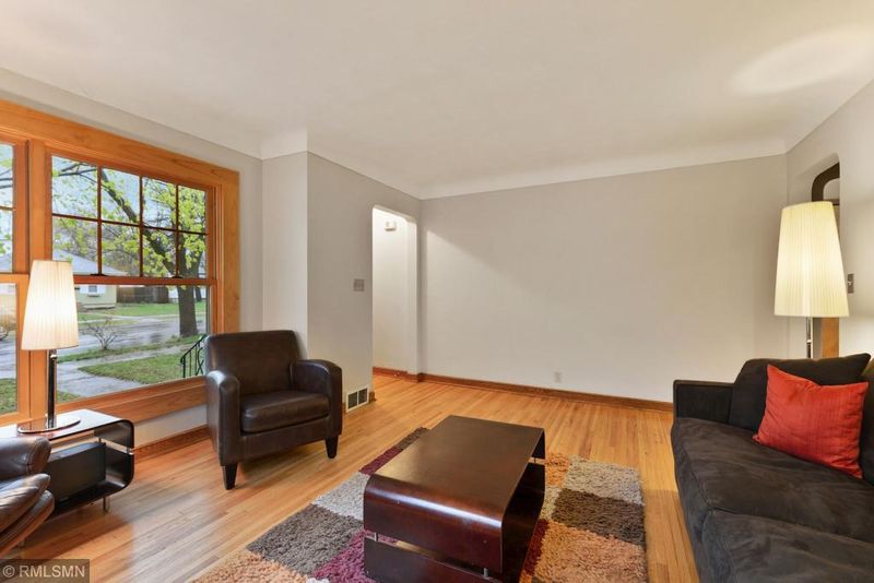 1134 Smith Ave S, West Saint Paul, MN 55118