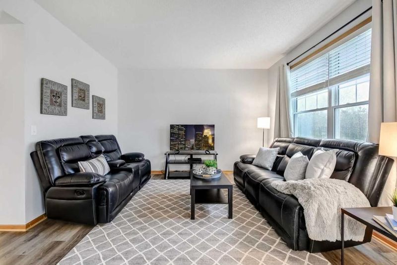 2211 Grimm Rd, Chaska, MN 55318