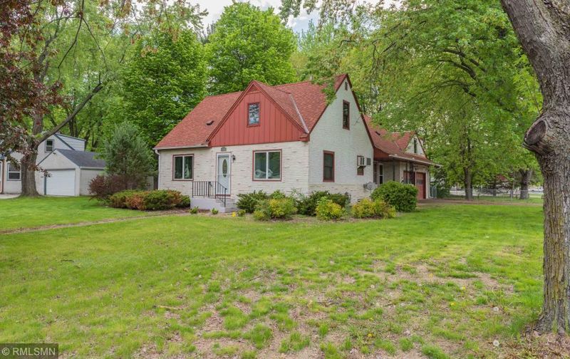 5511 Erickson Rd, Mounds View, MN 55112