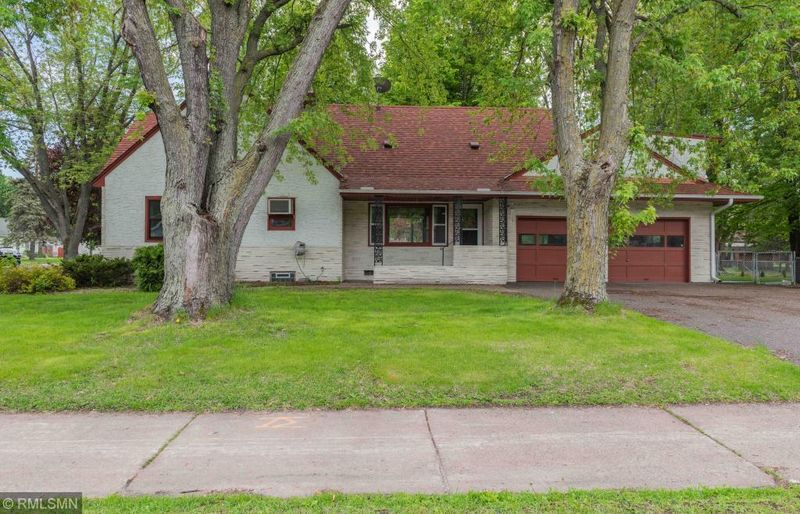 5511 Erickson Rd, Mounds View, MN 55112