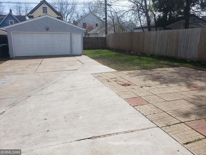 852 Geranium Ave E, Saint Paul, MN 55106