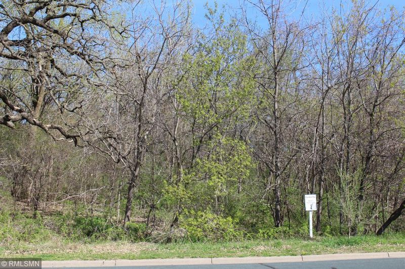1638 River Shore Dr, Hastings, MN 55033