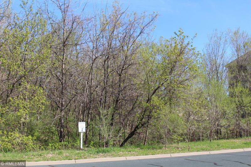 1638 River Shore Dr, Hastings, MN 55033