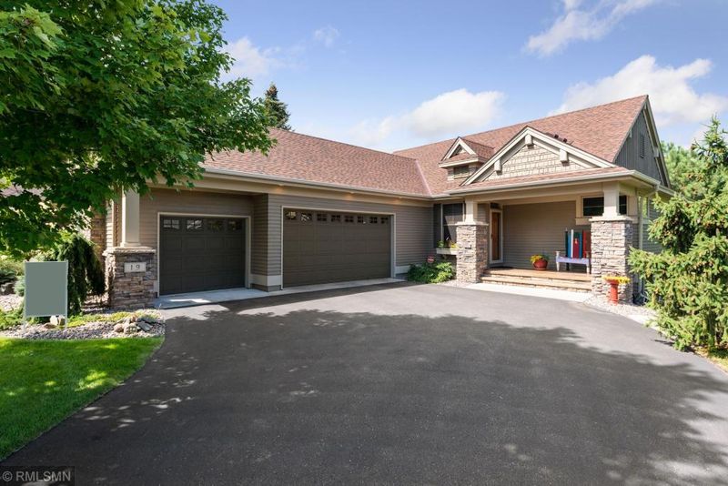 19 Larch Ln, North Oaks, MN 55127