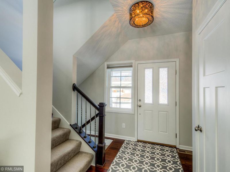826 Gramsie Rd, Shoreview, MN 55126