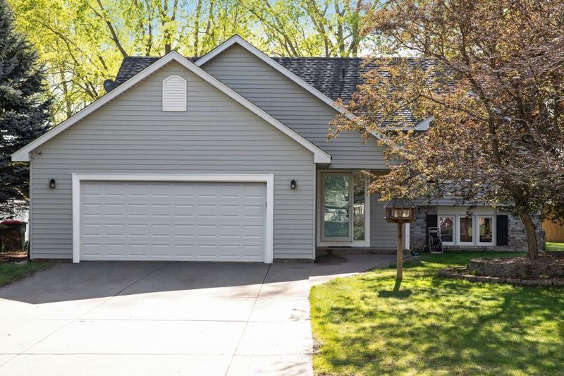 9921 Yalta St NE, Circle Pines, MN 55014