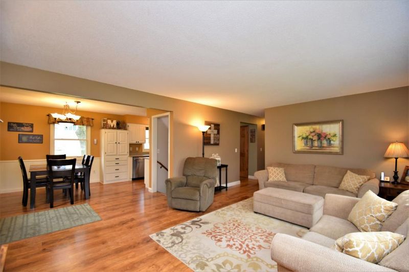 5556 Saint Michael St, Mounds View, MN 55112