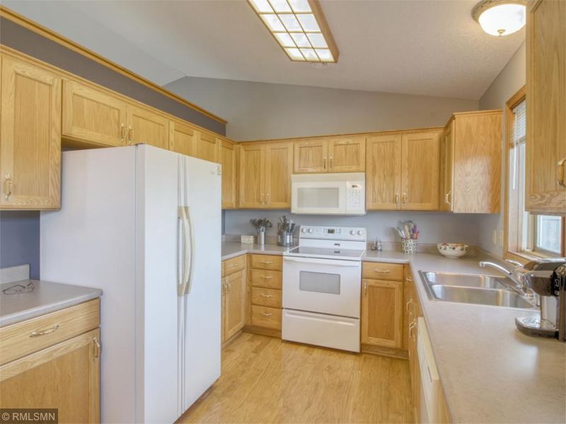 823 Shady Ridge Ln, Braham, MN 55006