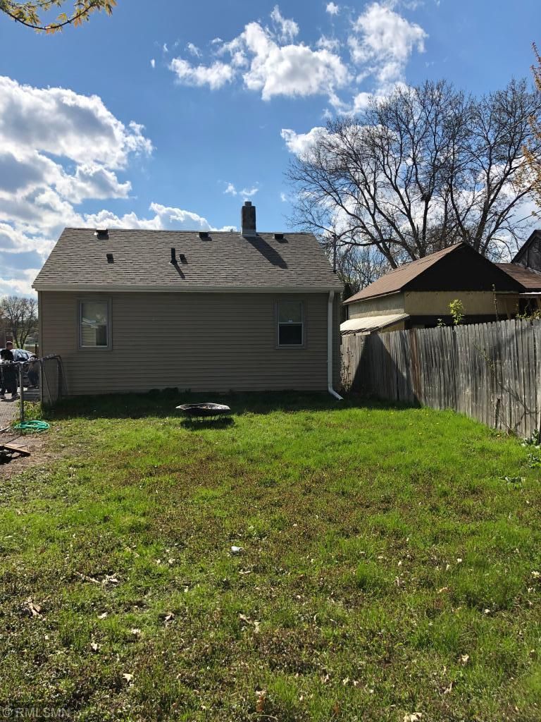2064 Mcknight Rd N, North Saint Paul, MN 55109