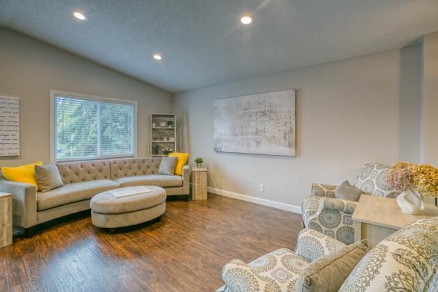 1085 Churchill Pl, Shoreview, MN 55126