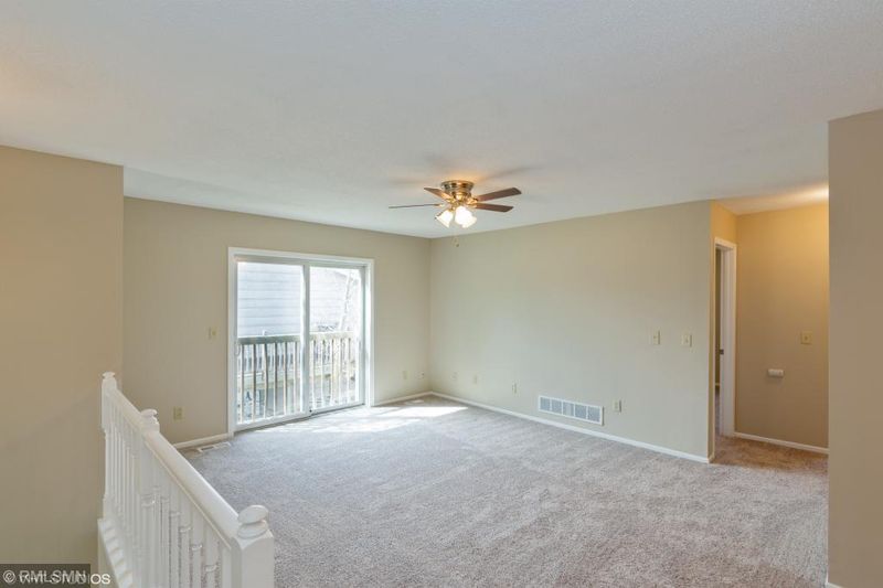 4706 Hayward Rd N, Oakdale, MN 55128