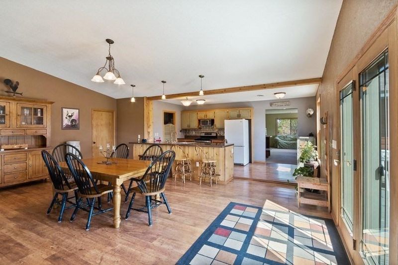 14037 370th St, Lindstrom, MN 55045