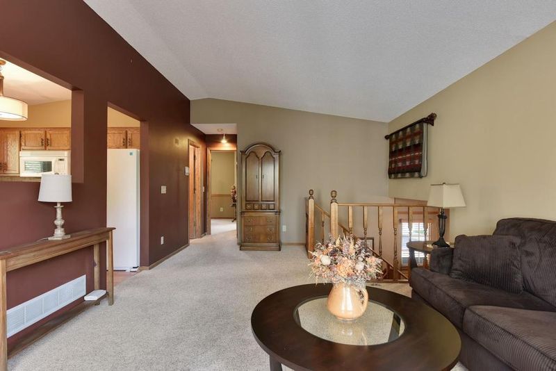 680 Sierra Trl, Chanhassen, MN 55317