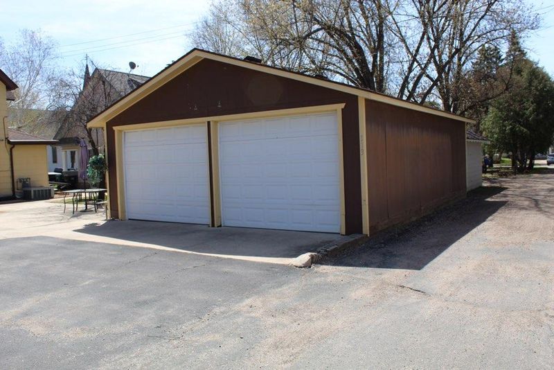 113 Oak St N, Lester Prairie, MN 55354