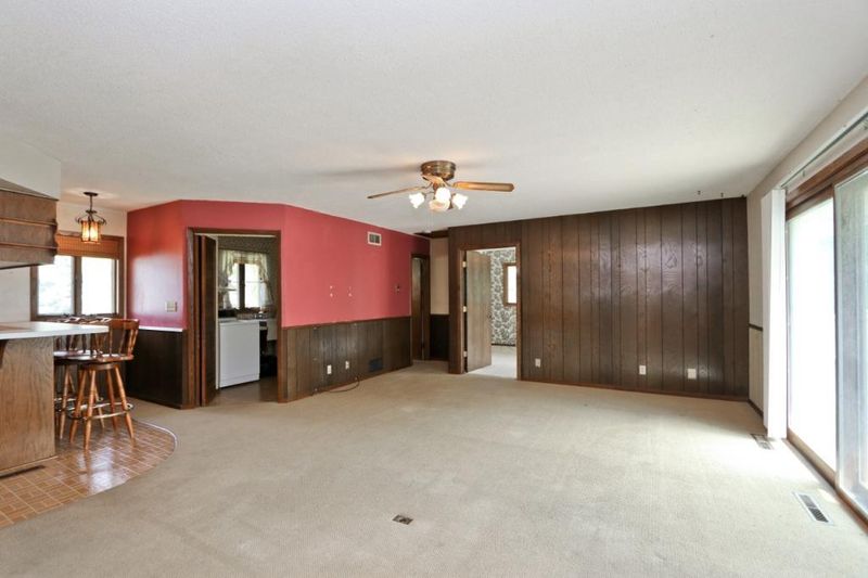 299 County Road C2 W, Roseville, MN 55113
