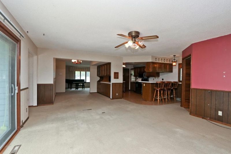 299 County Road C2 W, Roseville, MN 55113