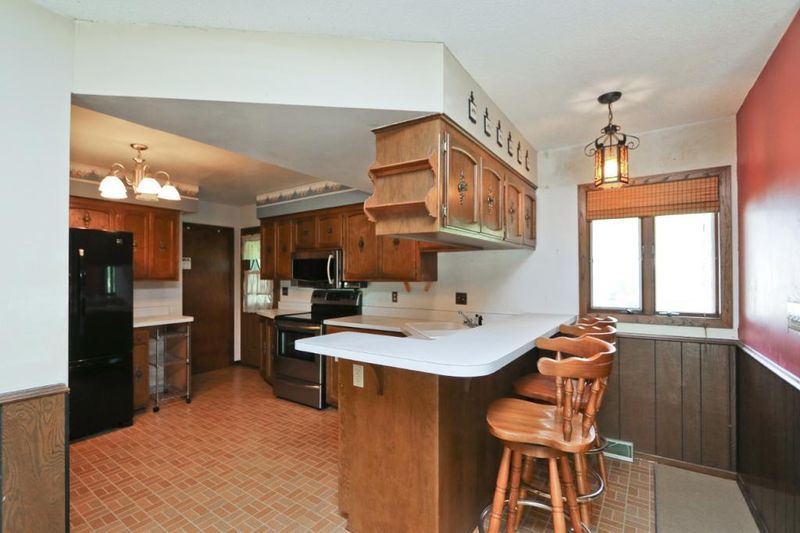 299 County Road C2 W, Roseville, MN 55113